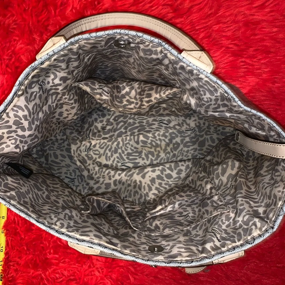 Large Guess Tote - Picture 5 of 5